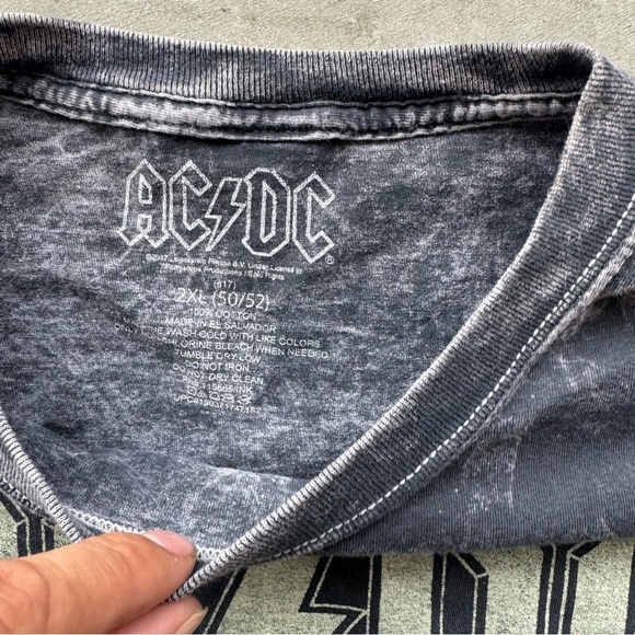 Y2K AC/DC Graphic tee - Picture 3 of 4